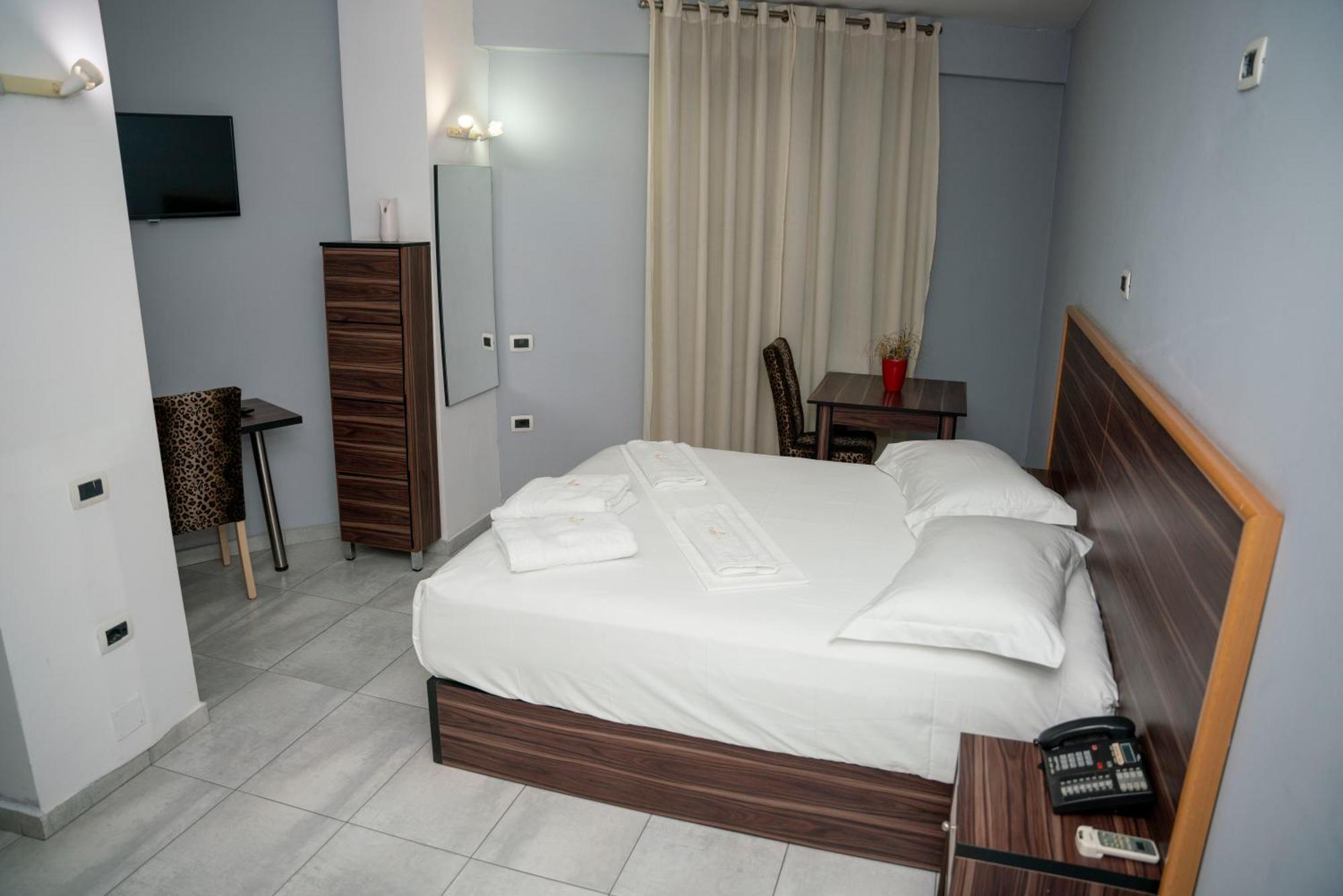 Hotel Pernoca Durrës 외부 사진