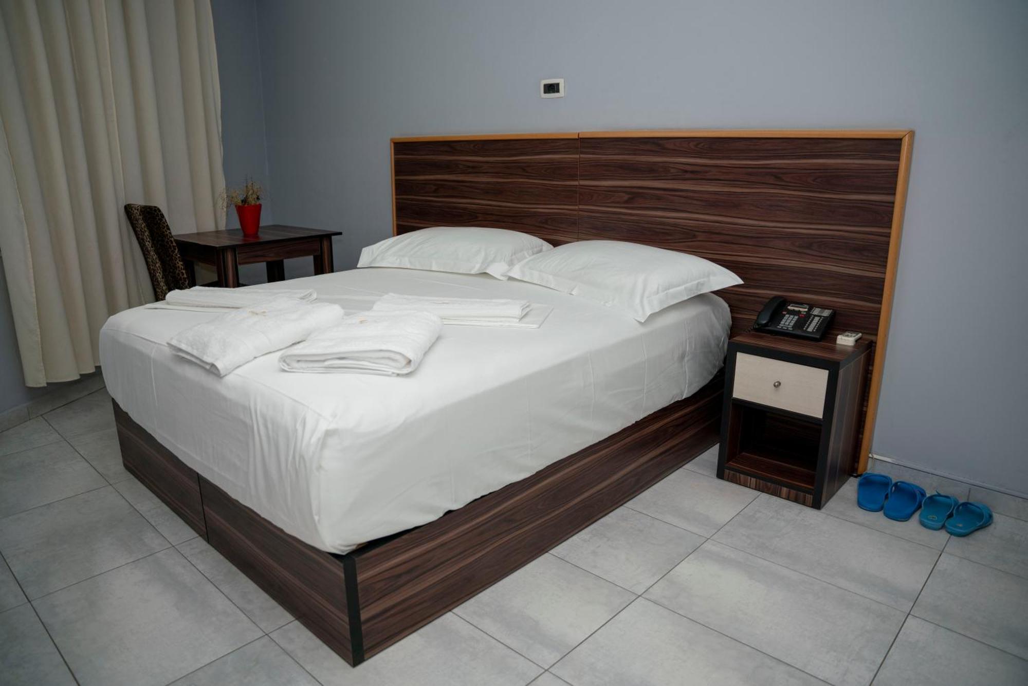Hotel Pernoca Durrës 외부 사진