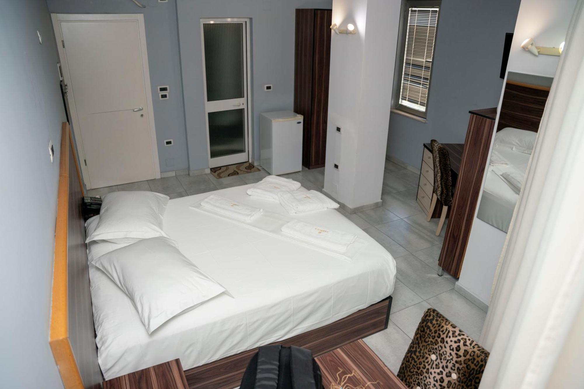 Hotel Pernoca Durrës 외부 사진