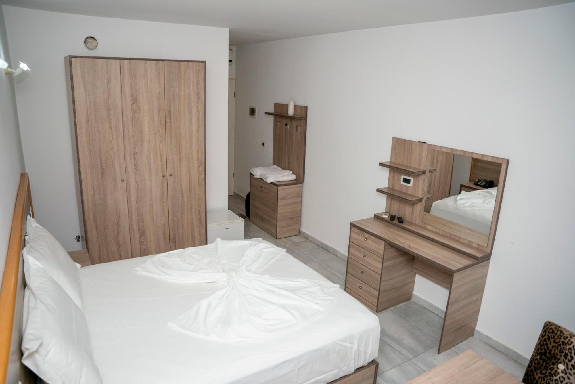 Hotel Pernoca Durrës 외부 사진