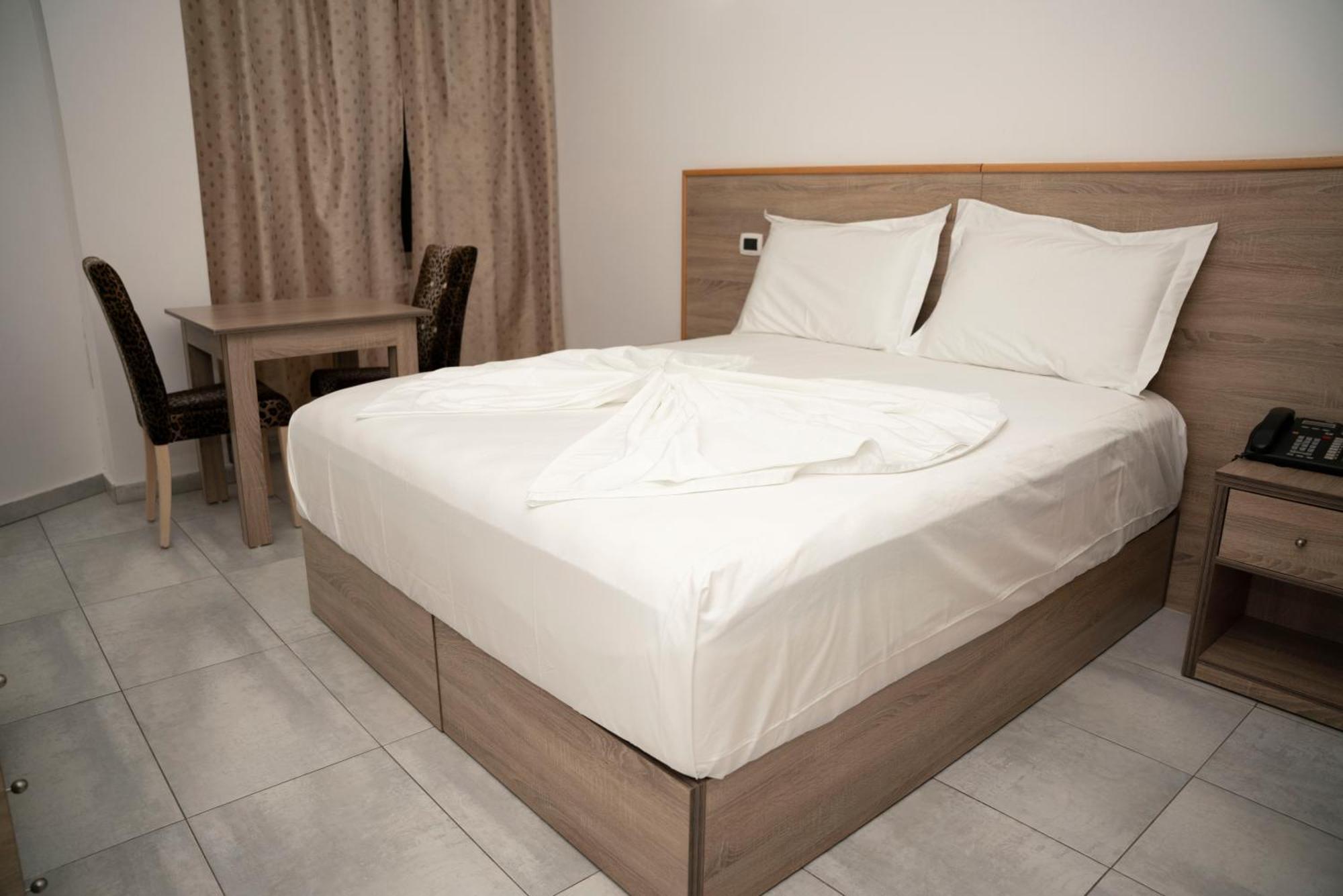 Hotel Pernoca Durrës 외부 사진