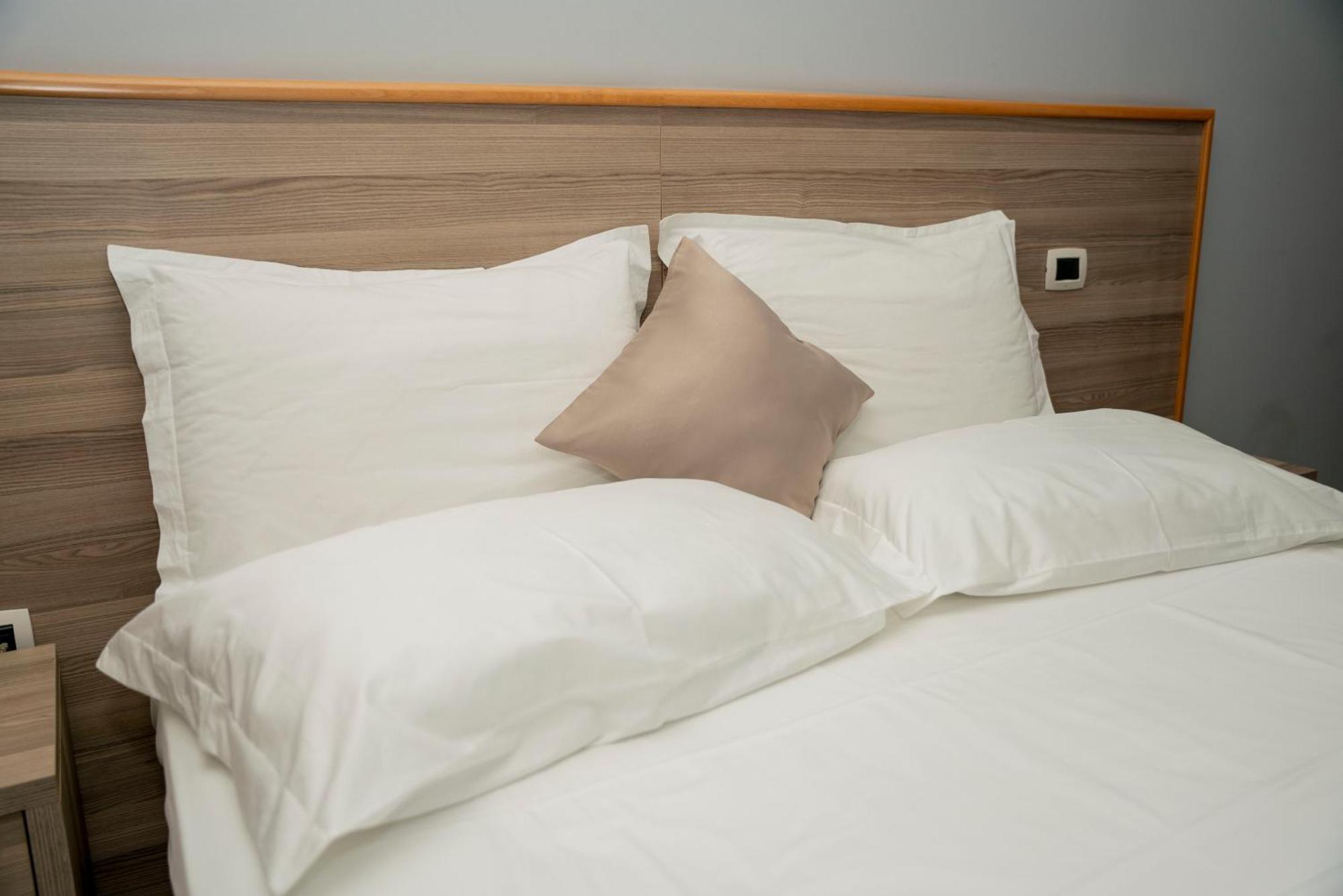 Hotel Pernoca Durrës 외부 사진
