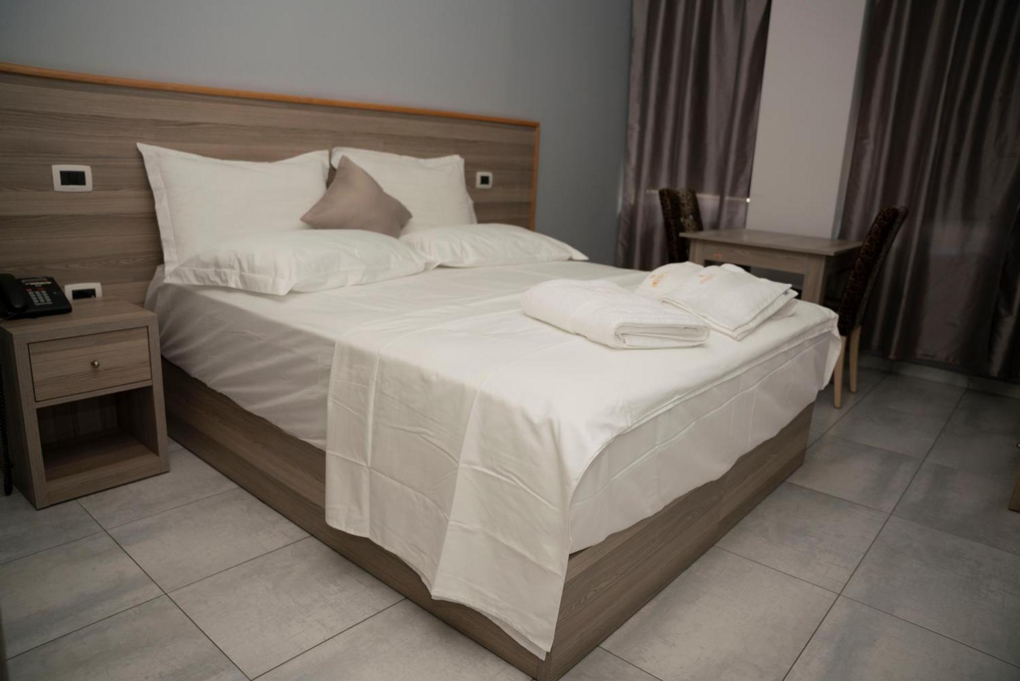 Hotel Pernoca Durrës 외부 사진