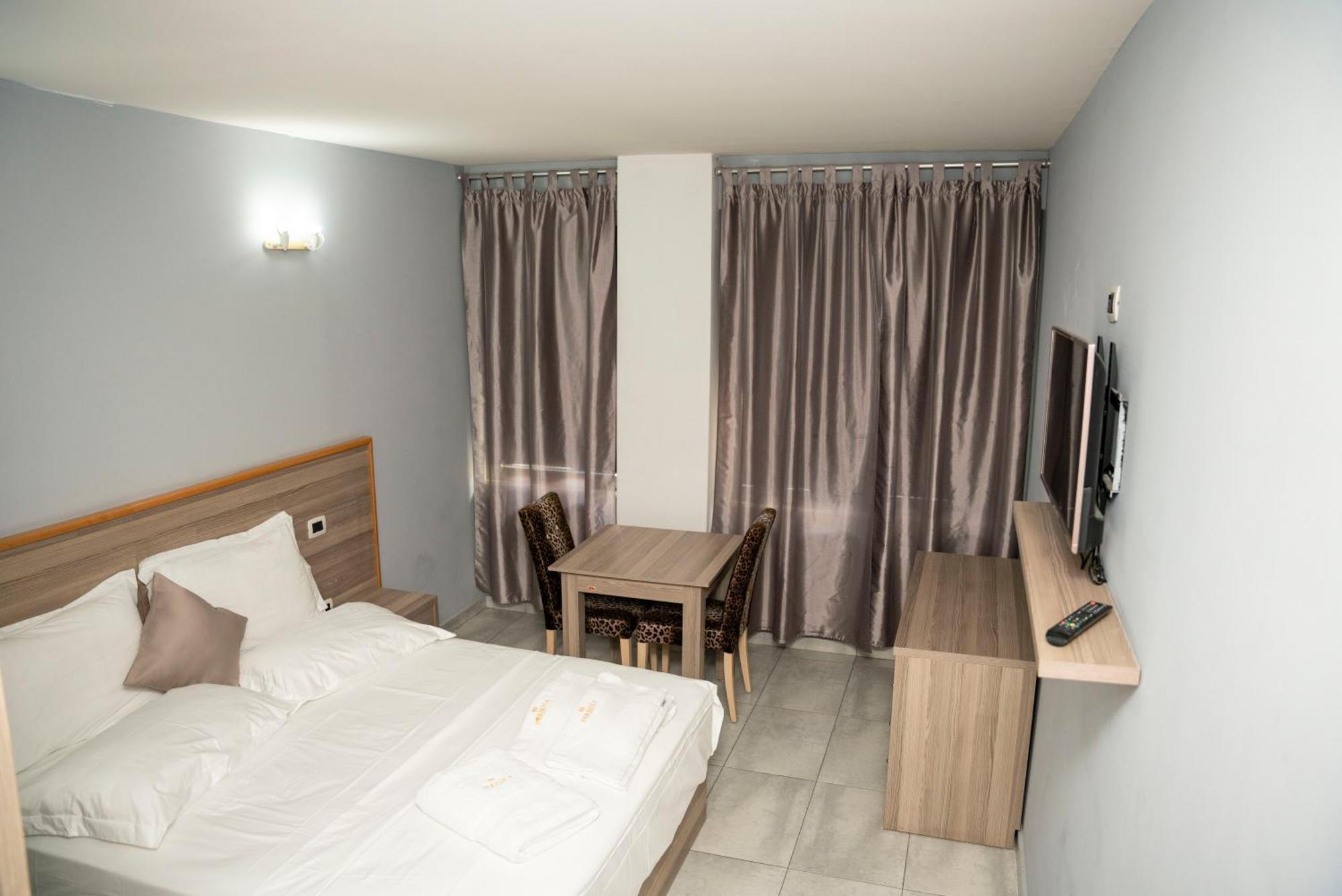 Hotel Pernoca Durrës 외부 사진